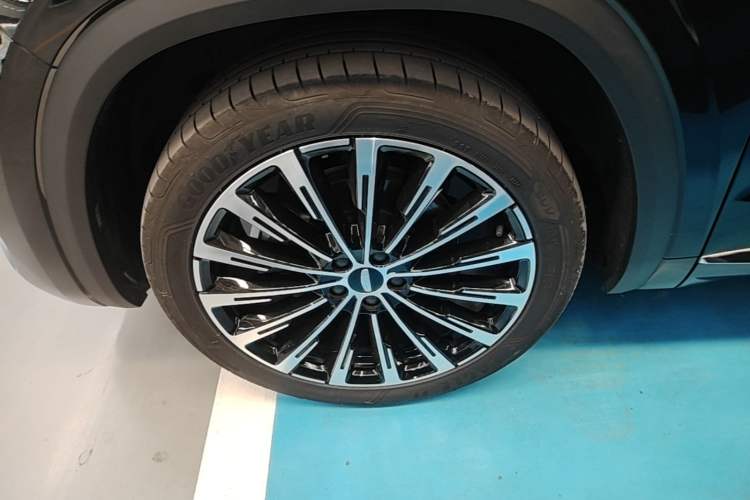 Used Geely Auto Monjaro L 2025 Dongfang Yao 2.0TD Automatic Lanxing Edition Left Front Wheel Hub