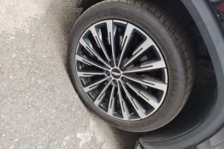 Used Geely Auto Monjaro L 2025 Dongfang Yao 2.0TD Automatic All-Wheel-Drive Wangyue Edition Left Front Wheel Hub