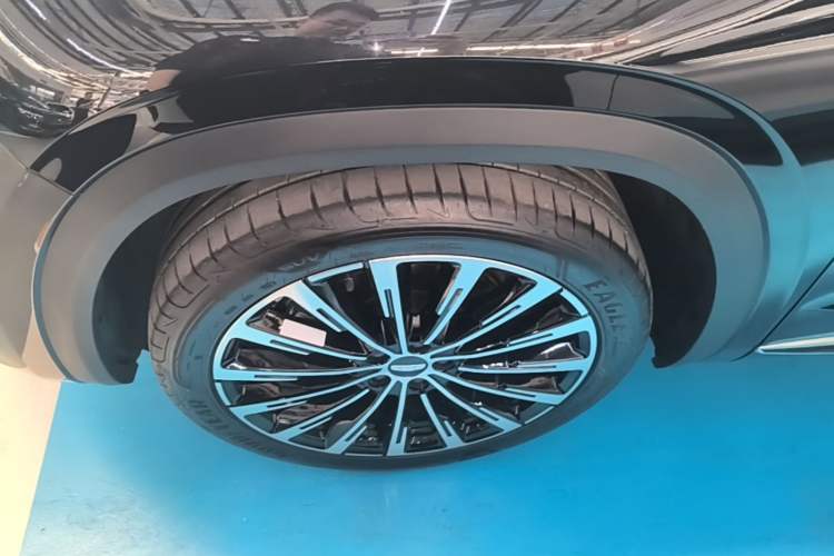 Used Geely Auto Monjaro L 2025 Dongfang Yao 2.0TD Automatic Lanxing Edition Left Front Wheel Hub