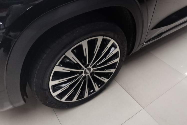 Used Geely Auto Monjaro L 2025 Dongfang Yao 2.0TD Automatic All-Wheel-Drive Wangyue Edition Left Front Wheel Hub