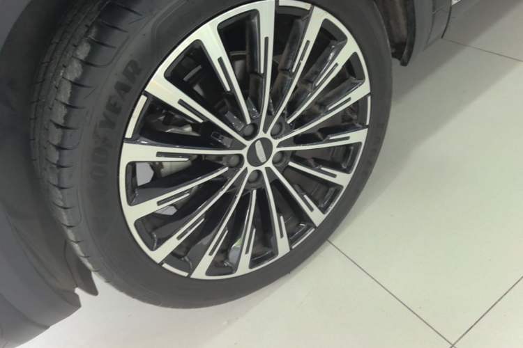 Used Geely Auto Monjaro L 2025 Dongfang Yao 2.0TD Automatic Lanxing Edition Left Front Wheel Hub