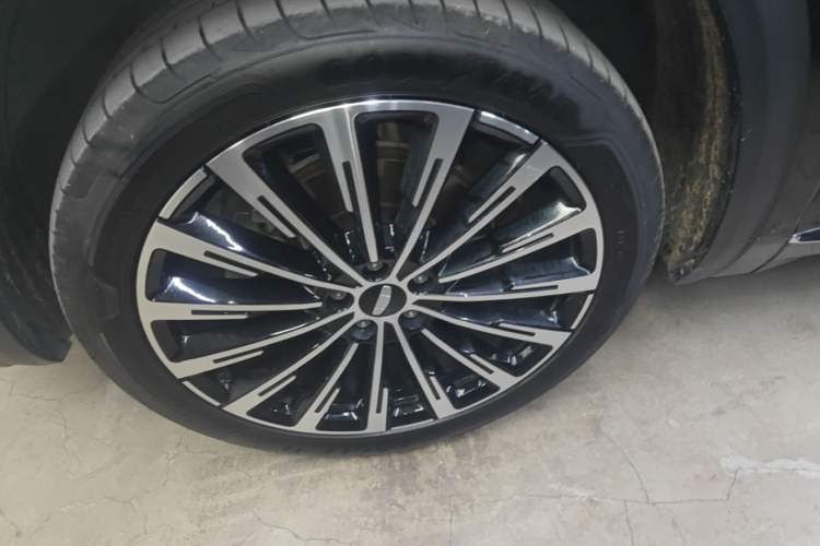 Used Geely Auto Monjaro L 2025 Dongfang Yao 2.0TD Automatic Lanxing Edition Left Front Wheel Hub