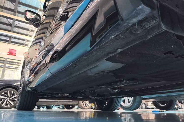 Used Geely Auto Monjaro L 2025 Dongfang Yao 2.0TD Automatic Lanxing Edition Left Side Sill