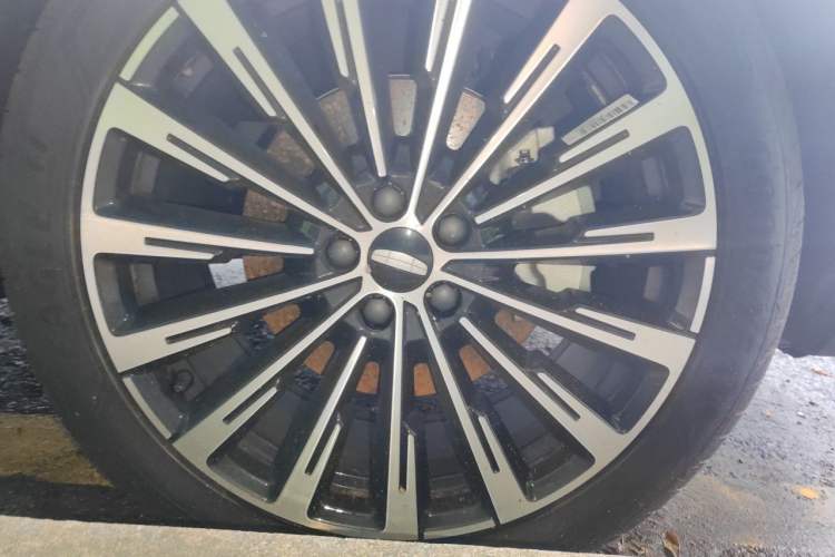 Used Geely Auto Monjaro L 2025 Dongfang Yao 2.0TD Automatic Lanxing Edition Right Front Wheel Hub