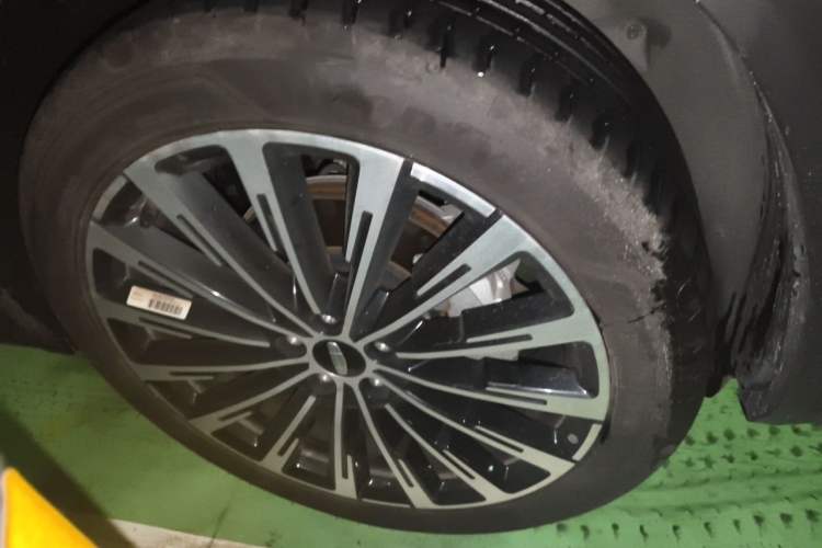 Used Geely Auto Monjaro L 2025 Dongfang Yao 2.0TD Automatic Jinzhao Edition Right Front Wheel Hub
