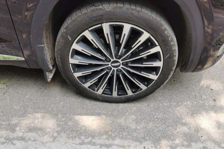 Used Geely Auto Monjaro L 2025 Dongfang Yao 2.0TD Automatic Jinzhao Edition Right Front Wheel Hub