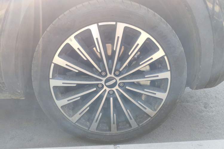 Used Geely Auto Monjaro L 2025 Dongfang Yao 2.0TD Automatic All-Wheel-Drive Wangyue Edition Right Front Wheel Hub