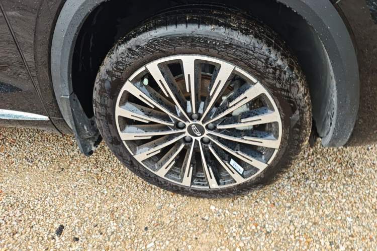 Used Geely Auto Monjaro L 2025 Dongfang Yao 2.0TD Automatic Lanxing Edition Right Front Wheel Hub