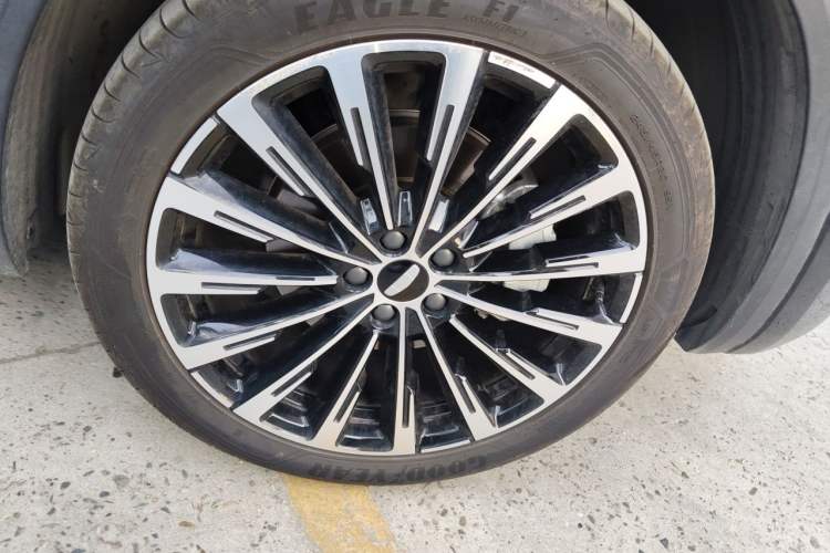 Used Geely Auto Monjaro L 2025 Dongfang Yao 2.0TD Automatic Lanxing Edition Right Front Wheel Hub