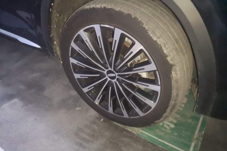 Used Geely Auto Monjaro L 2025 Dongfang Yao 2.0TD Automatic Lanxing Edition Right Front Wheel Hub