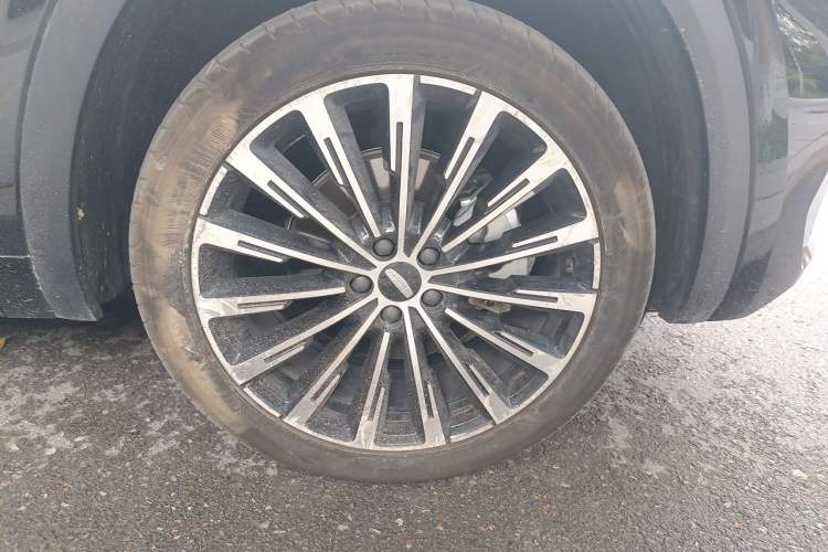 Used Geely Auto Monjaro L 2025 Dongfang Yao 2.0TD Automatic Lanxing Edition Right Front Wheel Hub