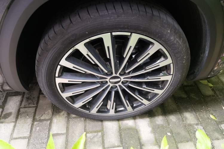 Used Geely Auto Monjaro L 2025 Dongfang Yao 2.0TD Automatic Lanxing Edition Right Front Wheel Hub