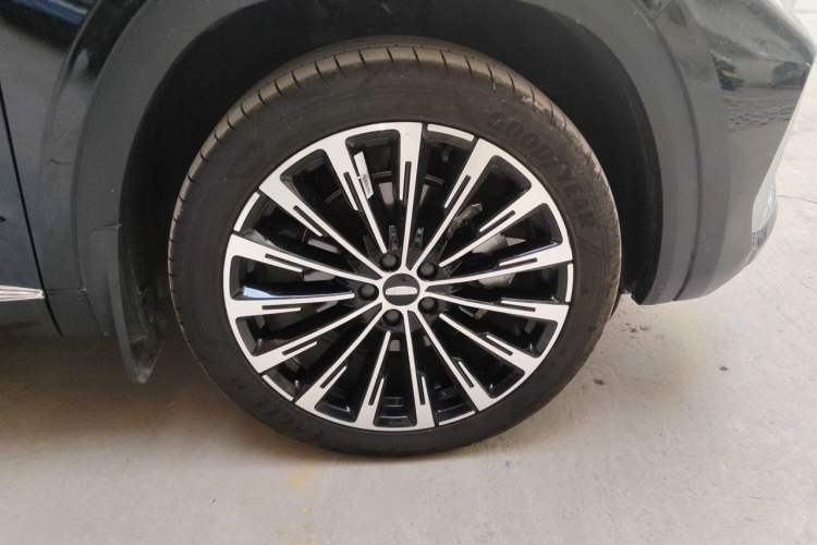 Used Geely Auto Monjaro L 2025 Dongfang Yao 2.0TD Automatic Lanxing Edition Right Front Wheel Hub