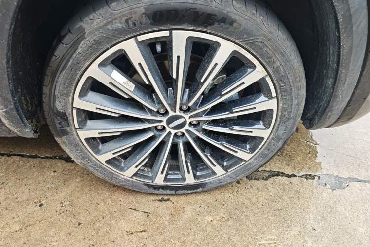 Used Geely Auto Monjaro L 2025 Dongfang Yao 2.0TD Automatic Lanxing Edition Right Front Wheel Hub