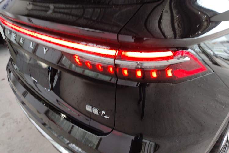 Used Geely Auto Monjaro L 2025 Dongfang Yao 2.0TD Automatic Lanxing Edition Right Rear Taillight