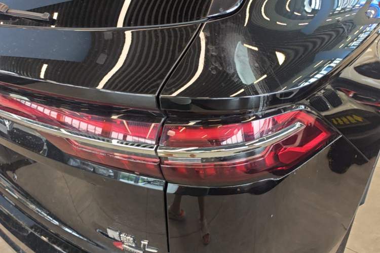 Used Geely Auto Monjaro L 2025 Dongfang Yao 2.0TD Automatic All-Wheel-Drive Wangyue Edition Right Rear Taillight