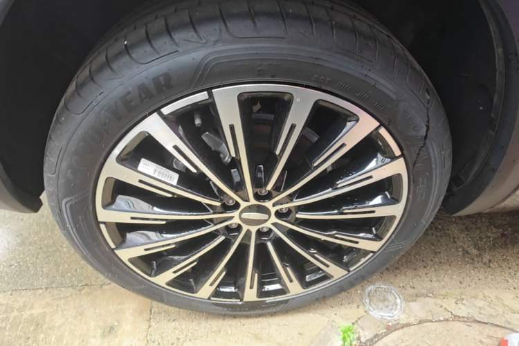 Used Geely Auto Monjaro L 2025 Dongfang Yao 2.0TD Automatic Lanxing Edition Right Rear Wheel Hub