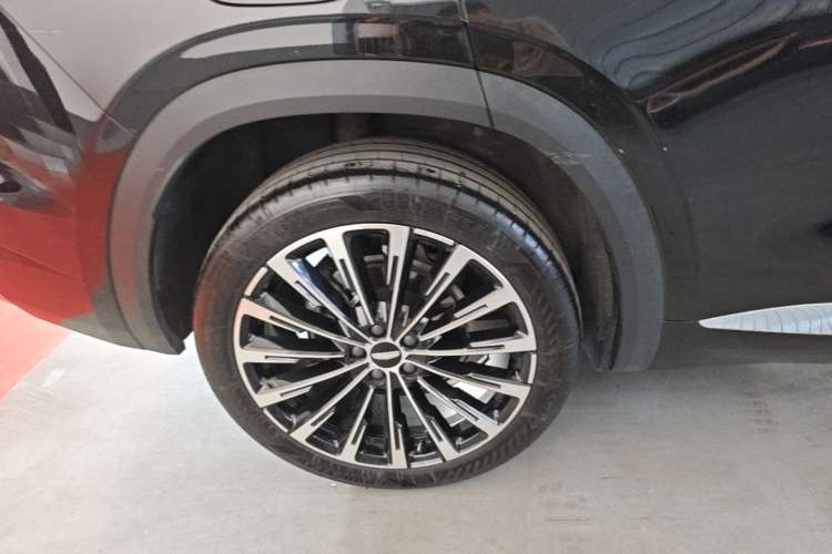 Used Geely Auto Monjaro L 2025 Dongfang Yao 2.0TD Automatic Lanxing Edition Right Rear Wheel Hub