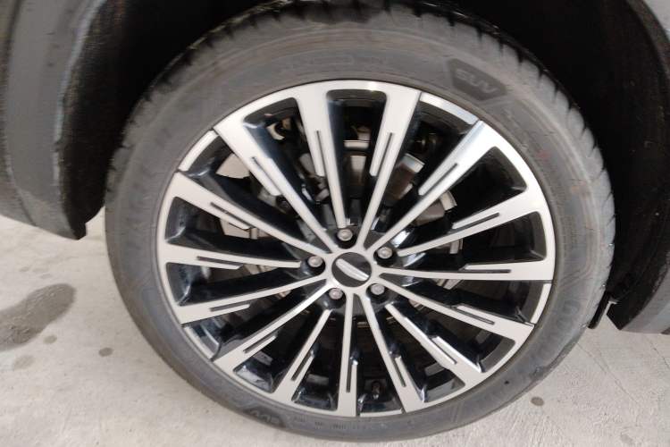Used Geely Auto Monjaro L 2025 Dongfang Yao 2.0TD Automatic Lanxing Edition Right Rear Wheel Hub