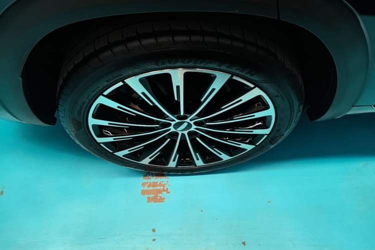 Used Geely Auto Monjaro L 2025 Dongfang Yao 2.0TD Automatic Lanxing Edition Right Rear Wheel Hub