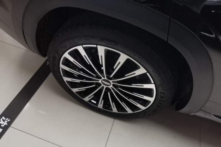 Used Geely Auto Monjaro L 2025 Dongfang Yao 2.0TD Automatic All-Wheel-Drive Wangyue Edition Right Rear Wheel Hub