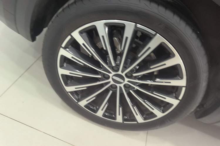 Used Geely Auto Monjaro L 2025 Dongfang Yao 2.0TD Automatic Lanxing Edition Right Rear Wheel Hub