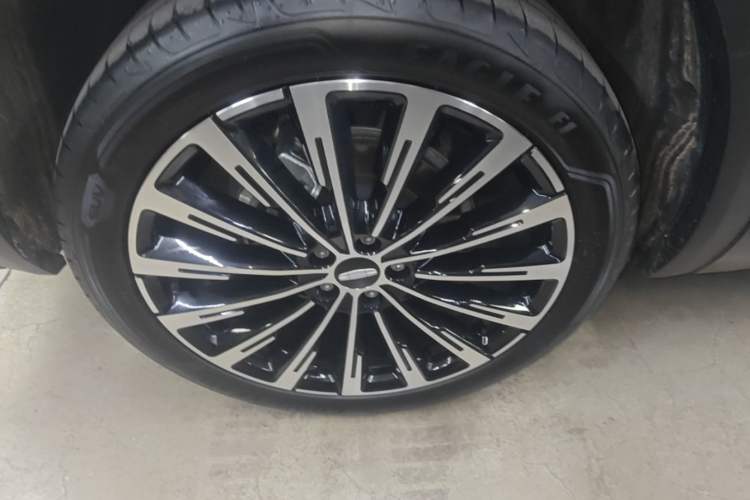 Used Geely Auto Monjaro L 2025 Dongfang Yao 2.0TD Automatic Lanxing Edition Right Rear Wheel Hub