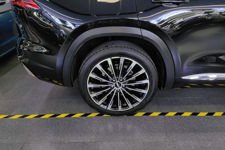 Used Geely Auto Monjaro L 2025 Dongfang Yao 2.0TD Automatic Lanxing Edition Right Rear Wheel Hub