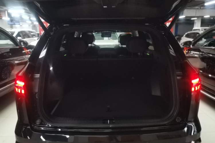 Used Geely Auto Monjaro L 2025 Dongfang Yao 2.0TD Automatic All-Wheel-Drive Wangyue Edition Trunk