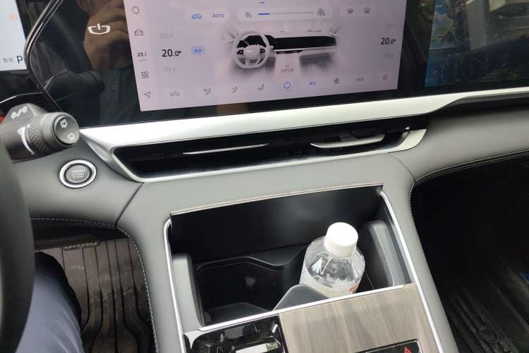 Used Geely Auto Monjaro L 2025 Dongfang Yao 2.0TD Automatic Lanxing Edition Audio And AC Panel