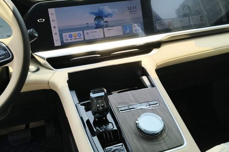 Used Geely Auto Monjaro L 2025 Dongfang Yao 2.0TD Automatic Jinzhao Edition Audio And AC Panel