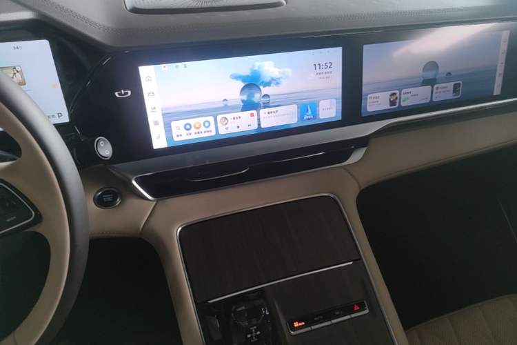 Used Geely Auto Monjaro L 2025 Dongfang Yao 2.0TD Automatic Lanxing Edition Audio And AC Panel