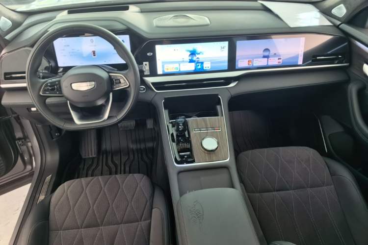 Used Geely Auto Monjaro L 2025 Dongfang Yao 2.0TD Automatic Jinzhao Edition Center Console