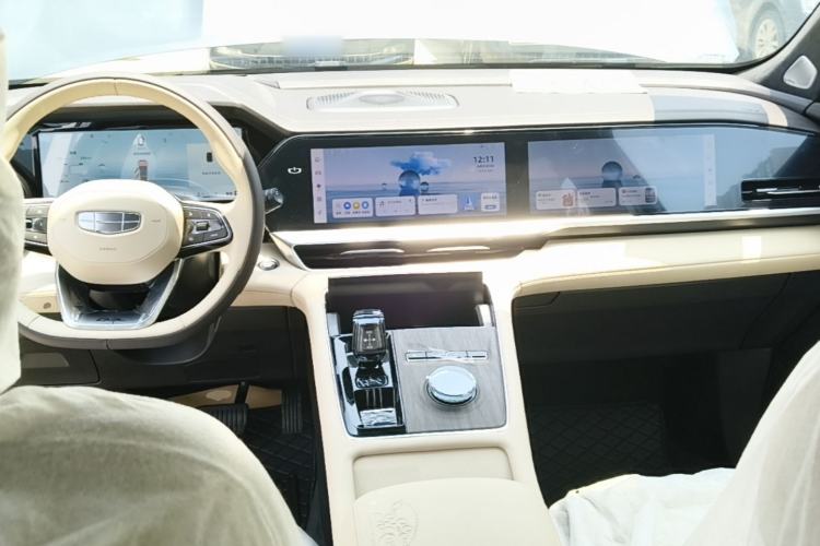 Used Geely Auto Monjaro L 2025 Dongfang Yao 2.0TD Automatic Jinzhao Edition Center Console