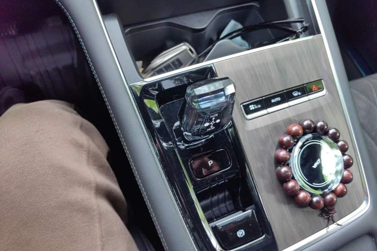 Used Geely Auto Monjaro L 2025 Dongfang Yao 2.0TD Automatic All-Wheel-Drive Wangyue Edition Gear Lever