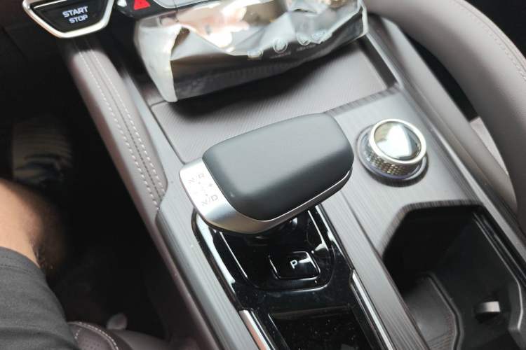 Used Geely Auto Monjaro L 2025 2.0TD Automatic Xingyun Version Gear Lever