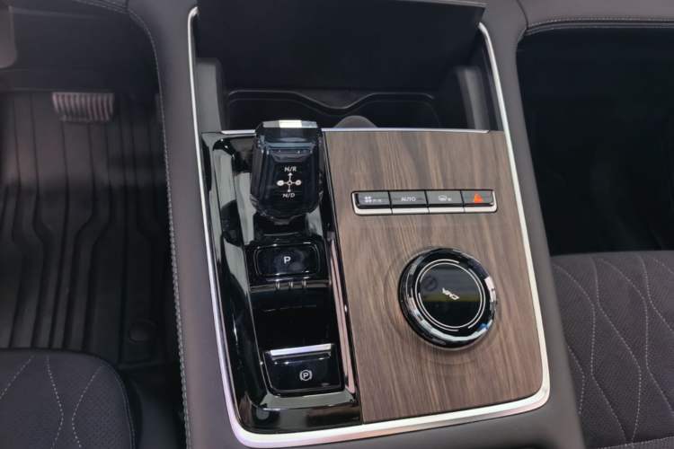 Used Geely Auto Monjaro L 2025 Dongfang Yao 2.0TD Automatic Jinzhao Edition Gear Lever