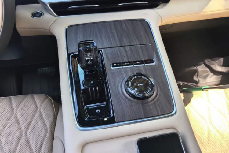 Used Geely Auto Monjaro L 2025 Dongfang Yao 2.0TD Automatic Lanxing Edition Gear Lever