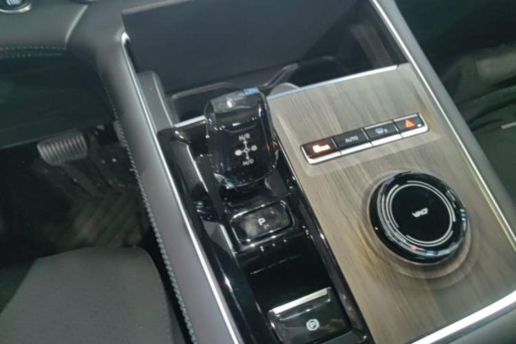 Used Geely Auto Monjaro L 2025 Dongfang Yao 2.0TD Automatic Lanxing Edition Gear Lever