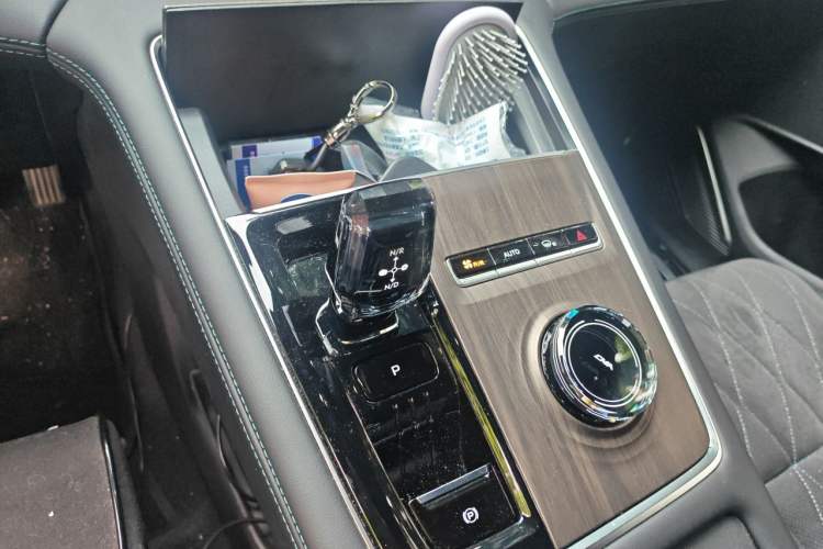 Used Geely Auto Monjaro L 2025 Dongfang Yao 2.0TD Automatic Lanxing Edition Gear Lever