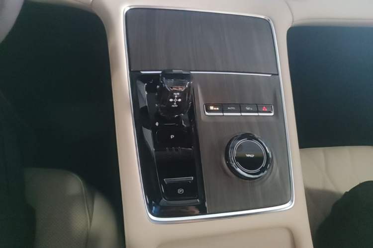 Used Geely Auto Monjaro L 2025 Dongfang Yao 2.0TD Automatic Lanxing Edition Gear Lever