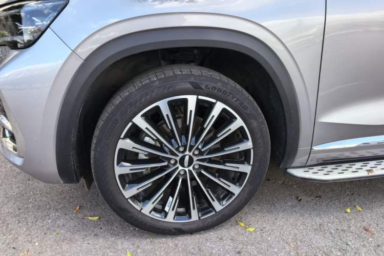 Used Geely Auto Monjaro L 2025 Dongfang Yao 2.0TD Automatic Lanxing Edition Left Front Wheel Hub