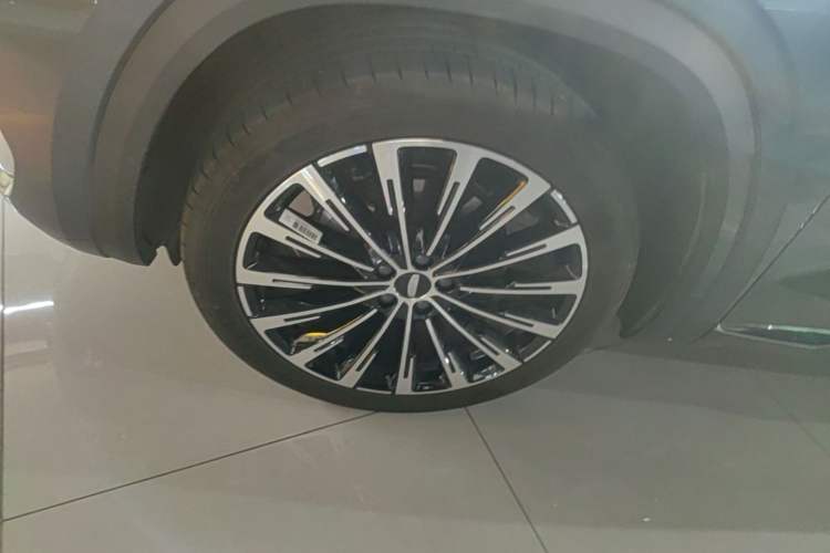 Used Geely Auto Monjaro L 2025 Dongfang Yao 2.0TD Automatic Lanxing Edition Left Front Wheel Hub