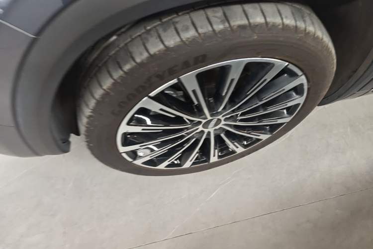 Used Geely Auto Monjaro L 2025 Dongfang Yao 2.0TD Automatic Lanxing Edition Left Front Wheel Hub