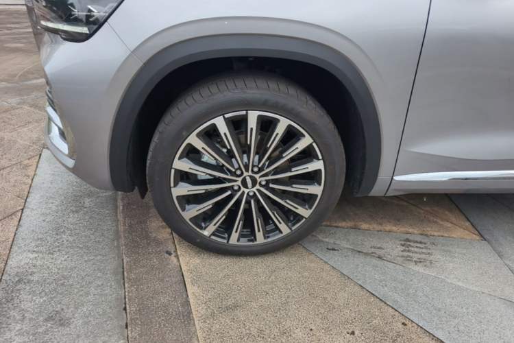 Used Geely Auto Monjaro L 2025 Dongfang Yao 2.0TD Automatic Lanxing Edition Left Front Wheel Hub