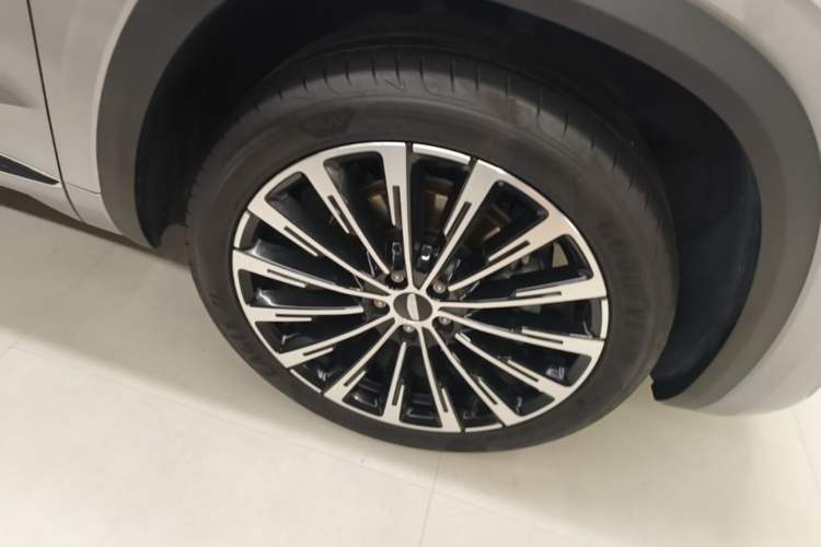Used Geely Auto Monjaro L 2025 Dongfang Yao 2.0TD Automatic Lanxing Edition Right Front Wheel Hub