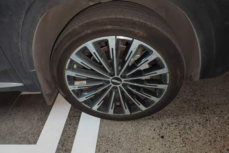 Used Geely Auto Monjaro L 2025 Dongfang Yao 2.0TD Automatic Lanxing Edition Right Front Wheel Hub