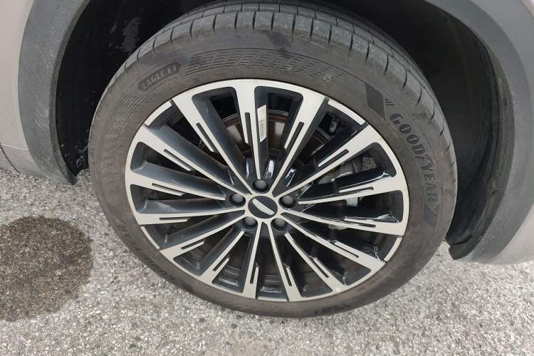 Used Geely Auto Monjaro L 2025 Dongfang Yao 2.0TD Automatic Lanxing Edition Right Front Wheel Hub