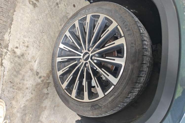 Used Geely Auto Monjaro L 2025 Dongfang Yao 2.0TD Automatic Lanxing Edition Right Front Wheel Hub