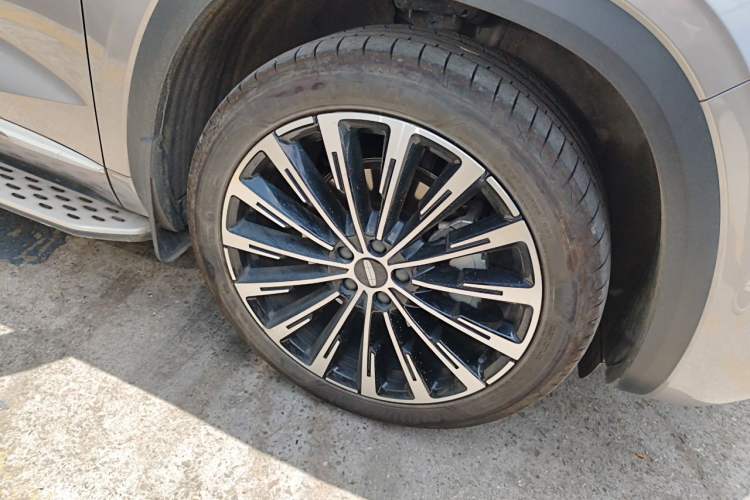 Used Geely Auto Monjaro L 2025 Dongfang Yao 2.0TD Automatic Lanxing Edition Right Front Wheel Hub